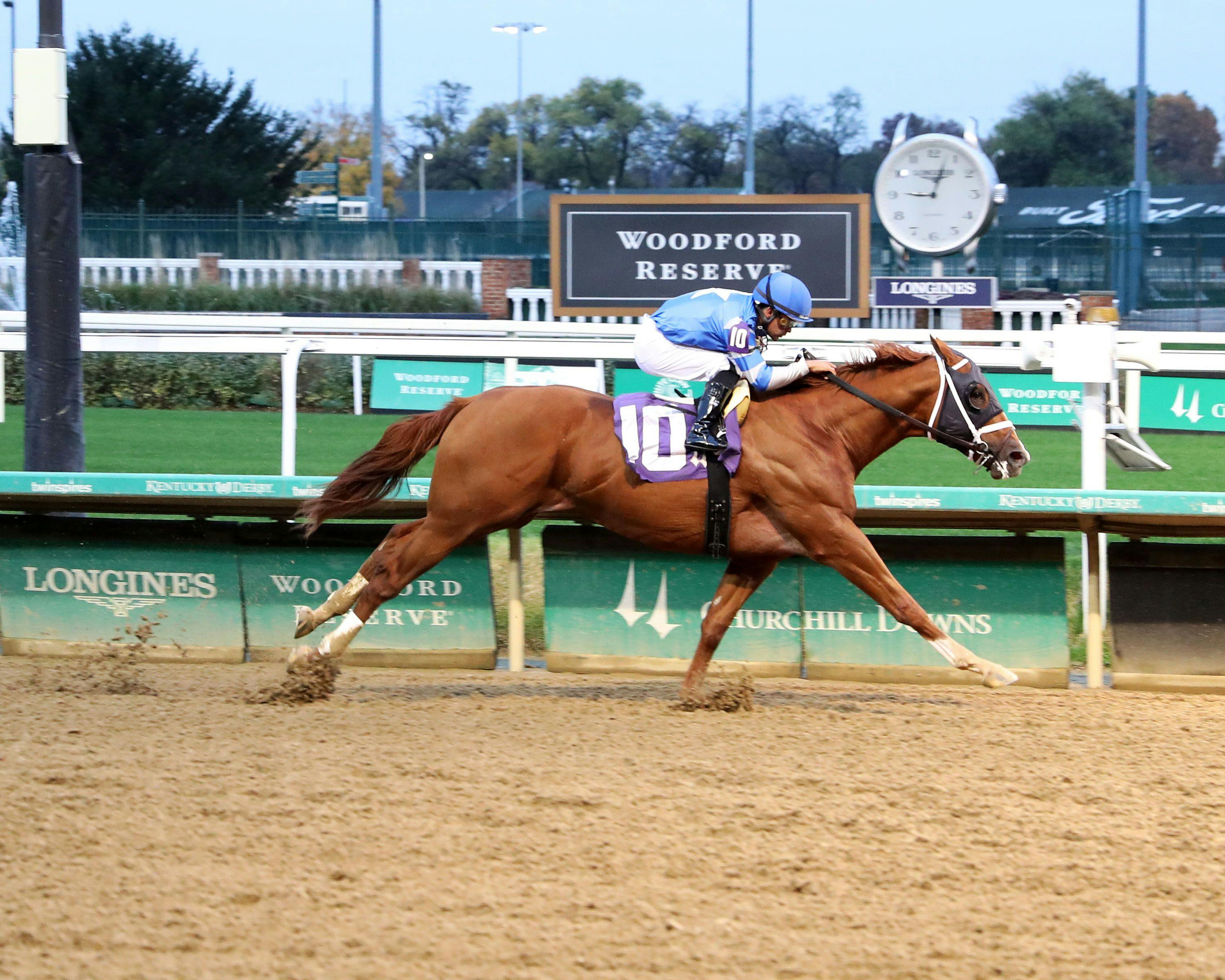 Admiral Dennis wins at Churchill Downs.