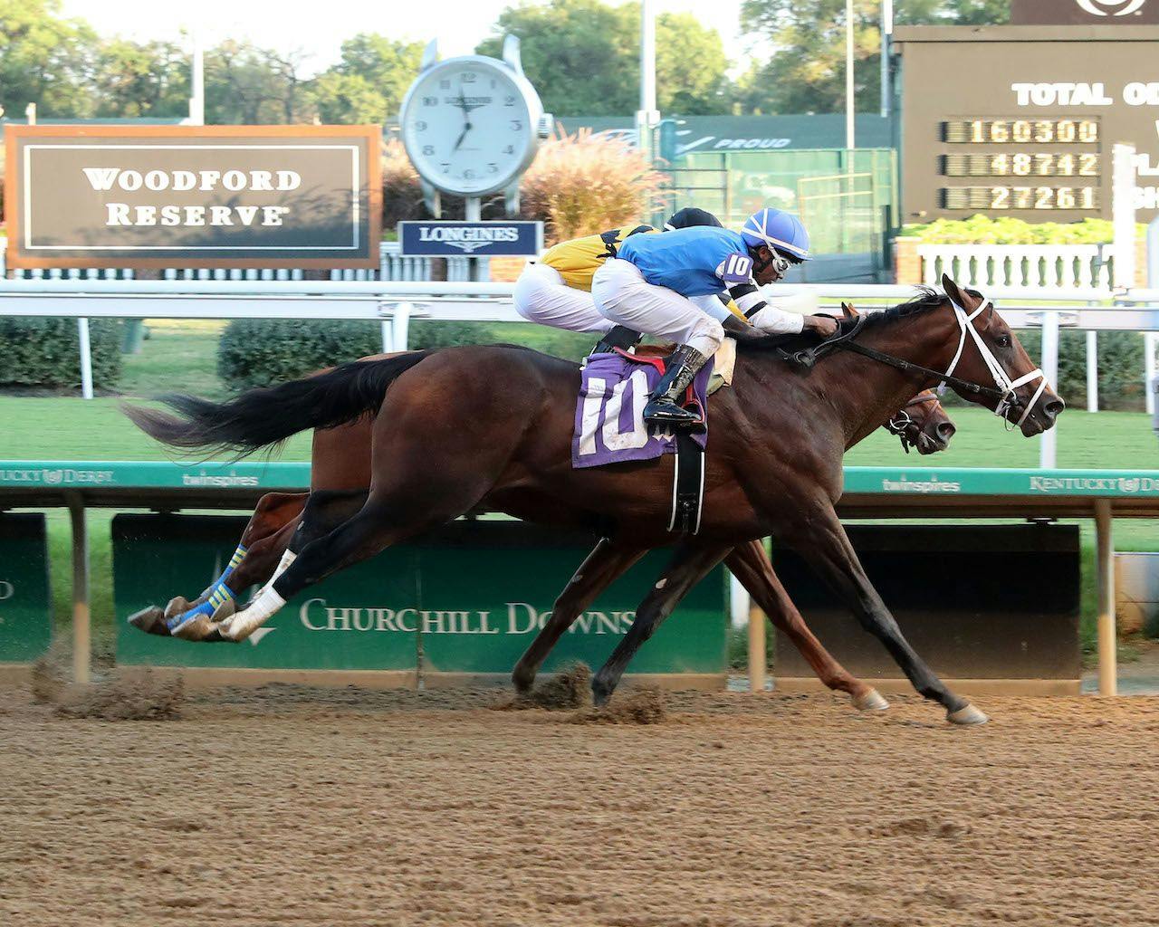 Big Much wins at Churchill Downs.