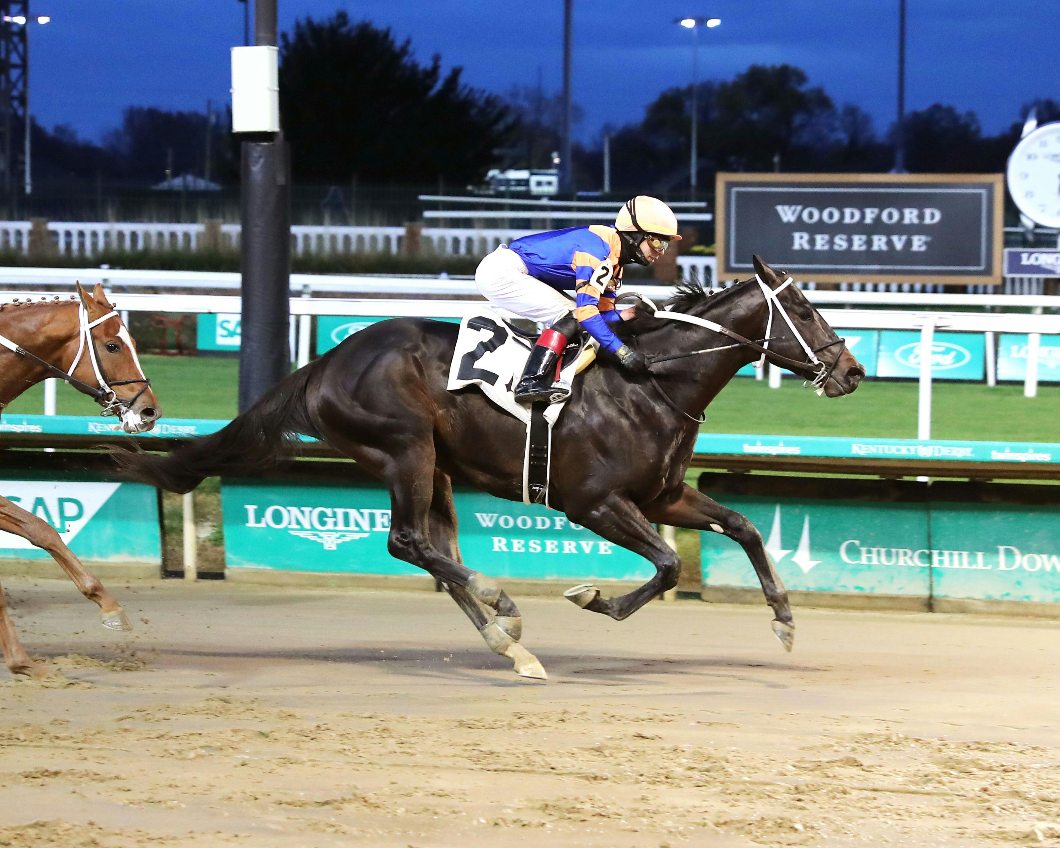 Chip Honcho wins at Churchill Downs. 