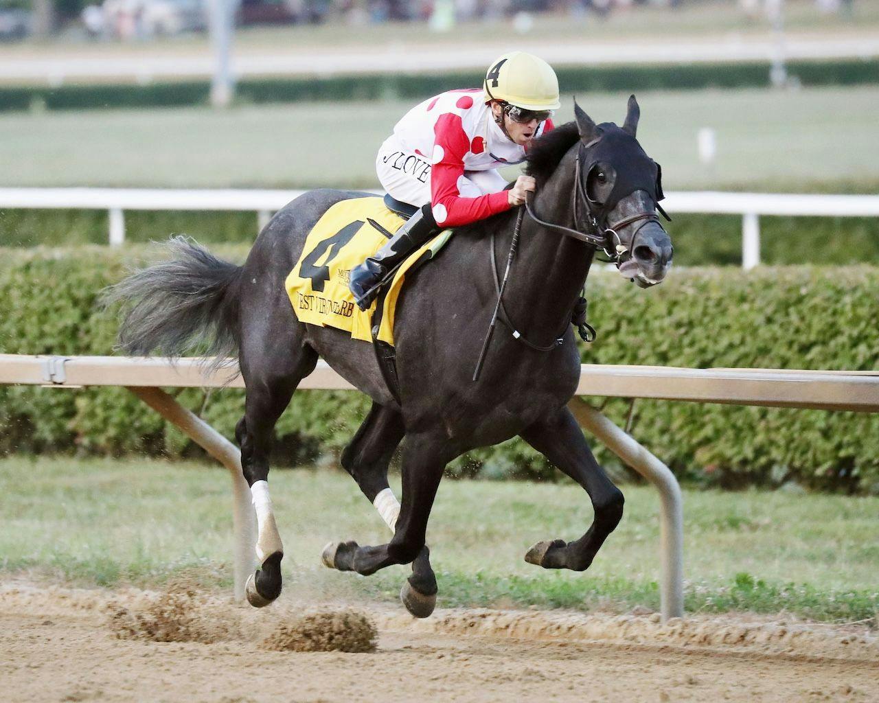 Chunk of Gold wins the West Virginia Derby at Moutaineer Park. 