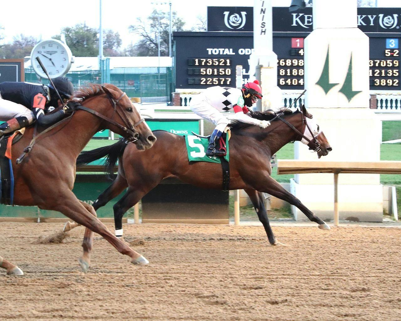 Disco Time wins at Churchill Downs.