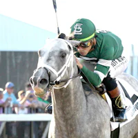 Fulleffort wins the Jeff Ruby Stakes at Turfway Park.