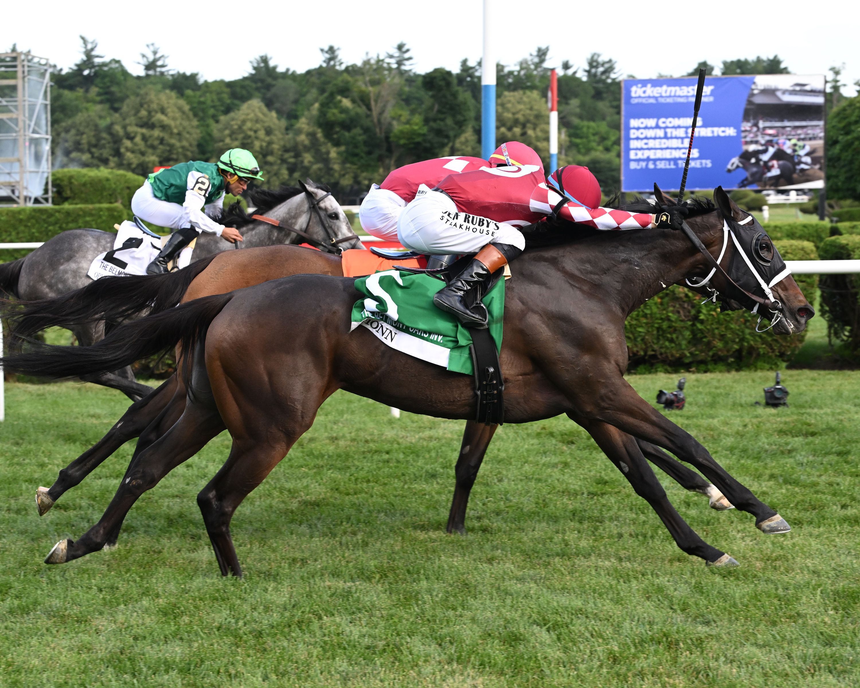 Fionn wins the Belmont Oaks 2025 at Saratoga (Photo by Cogliaense Photos)