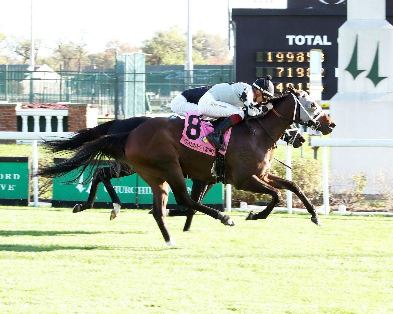 Ghostly Gal wins the Tiara-Claiming Crown at Churchill Downs.