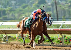 Holmby grinds her way past Ruiva in the Sorrento (G3)