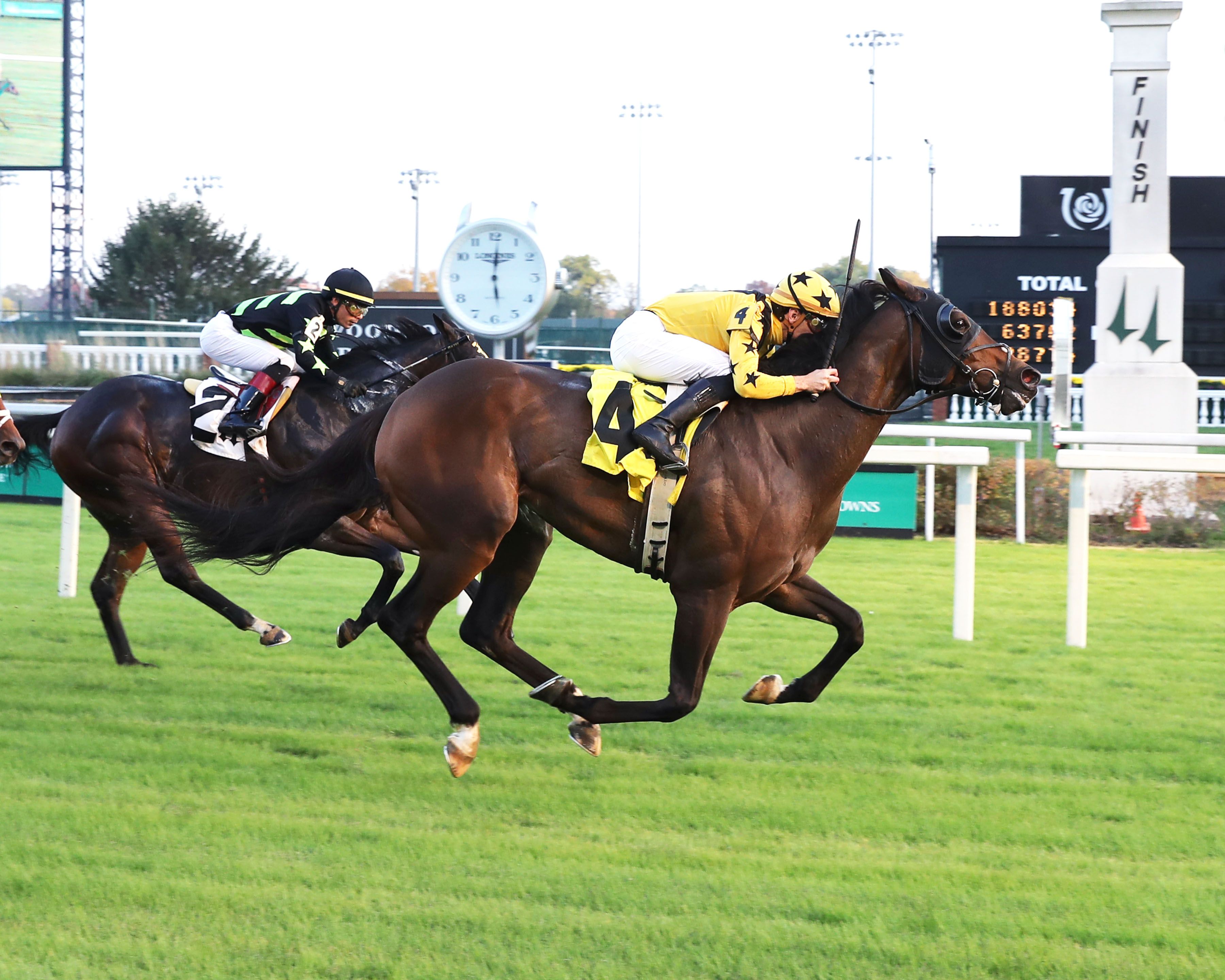 Bourbon Thirty wins at Churchill Downs. 