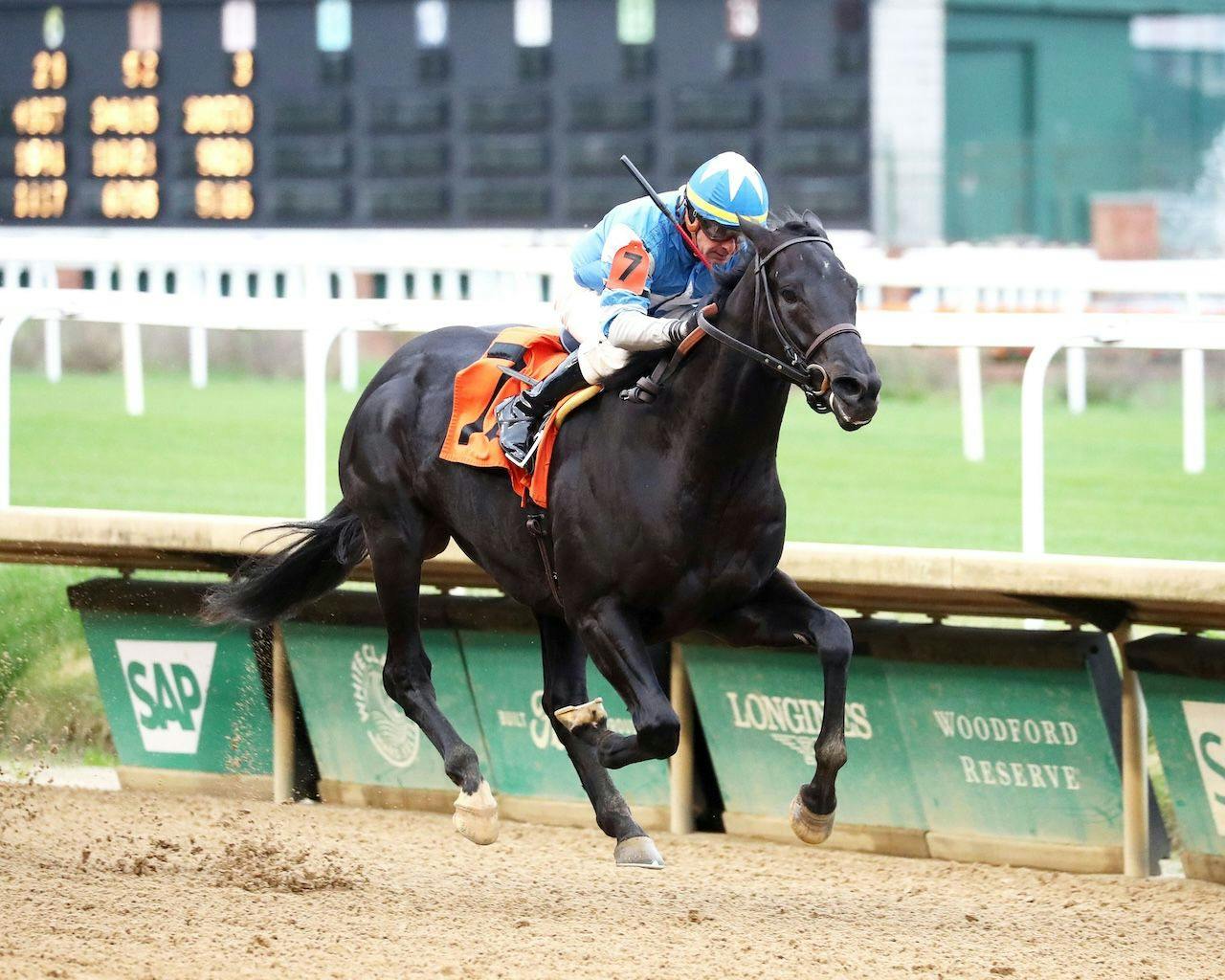 Kinetic Control wins at Churchill Downs. 