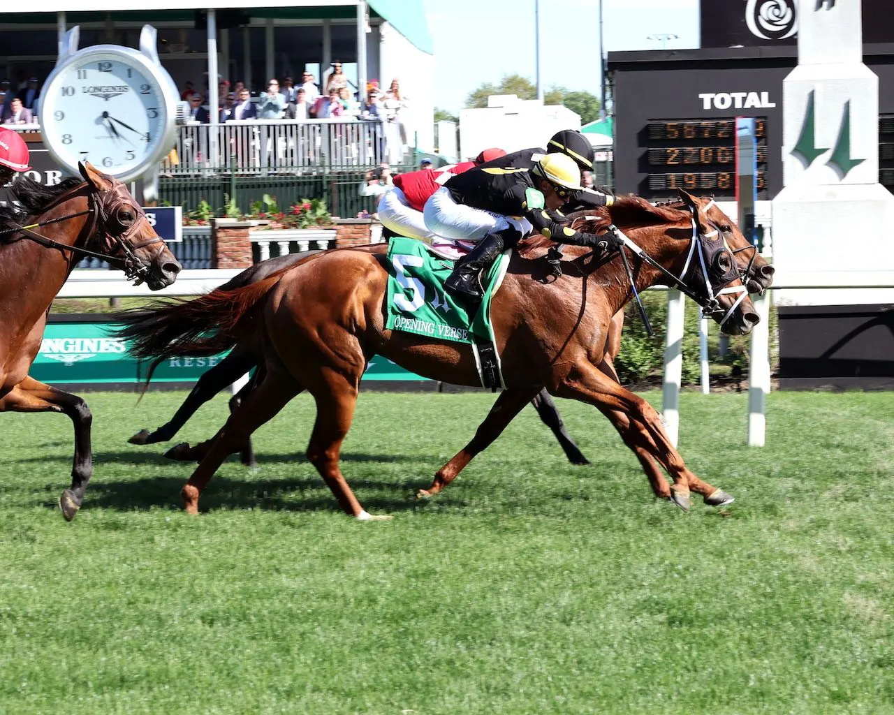 Lagynos wins the Opening Verse at Churchill Downs. 