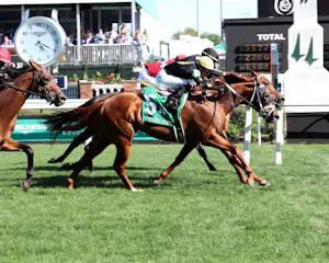 Lagynos wins the Opening Verse at Churchill Downs.