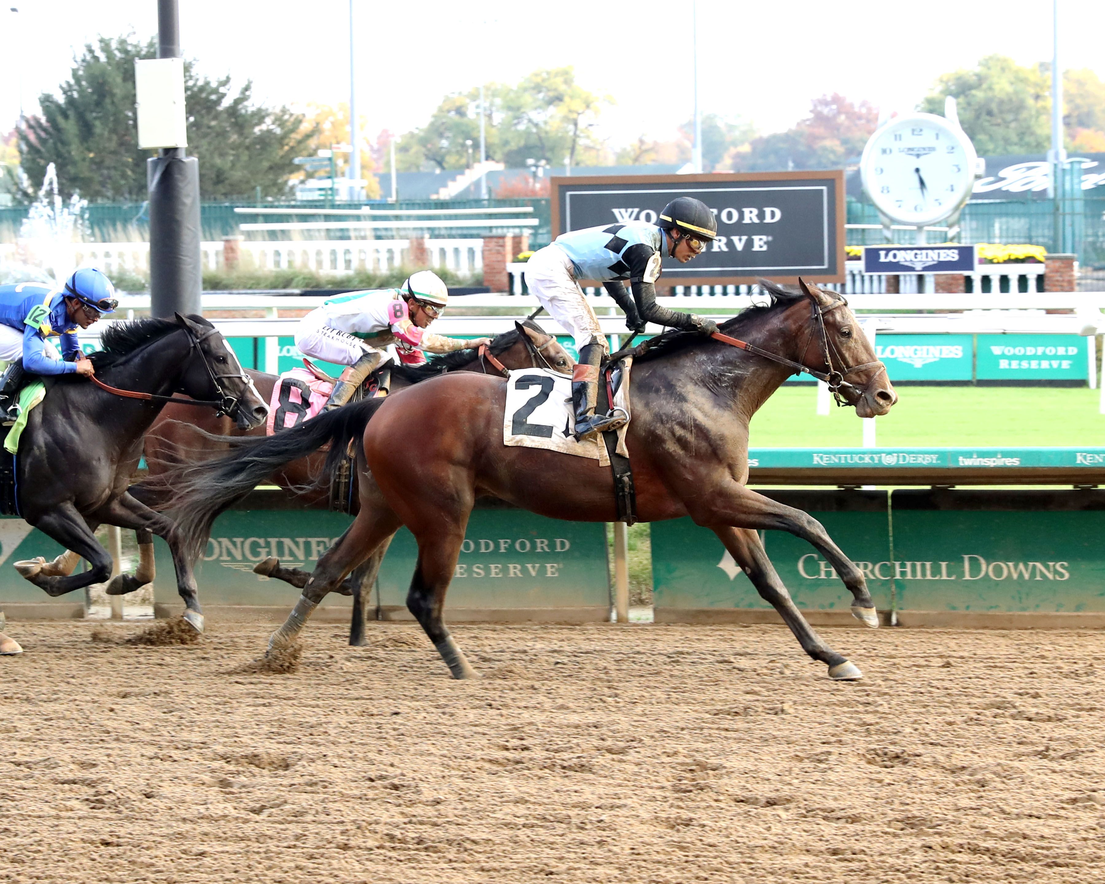 Mesquite wins at Churchil Downs. 