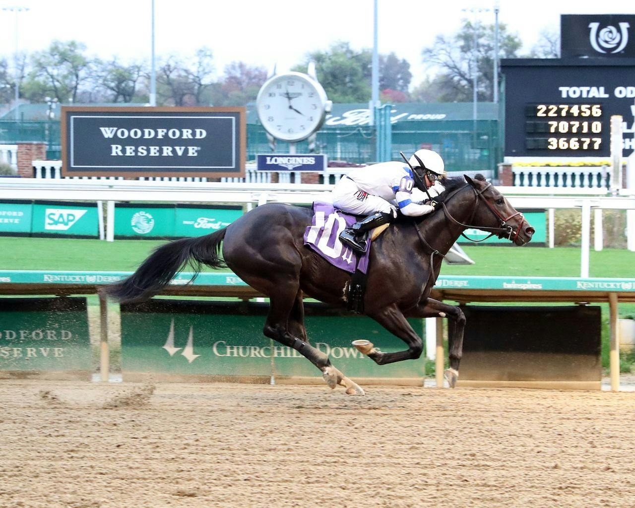 Mo Quallity wins at Churchill Downs. 