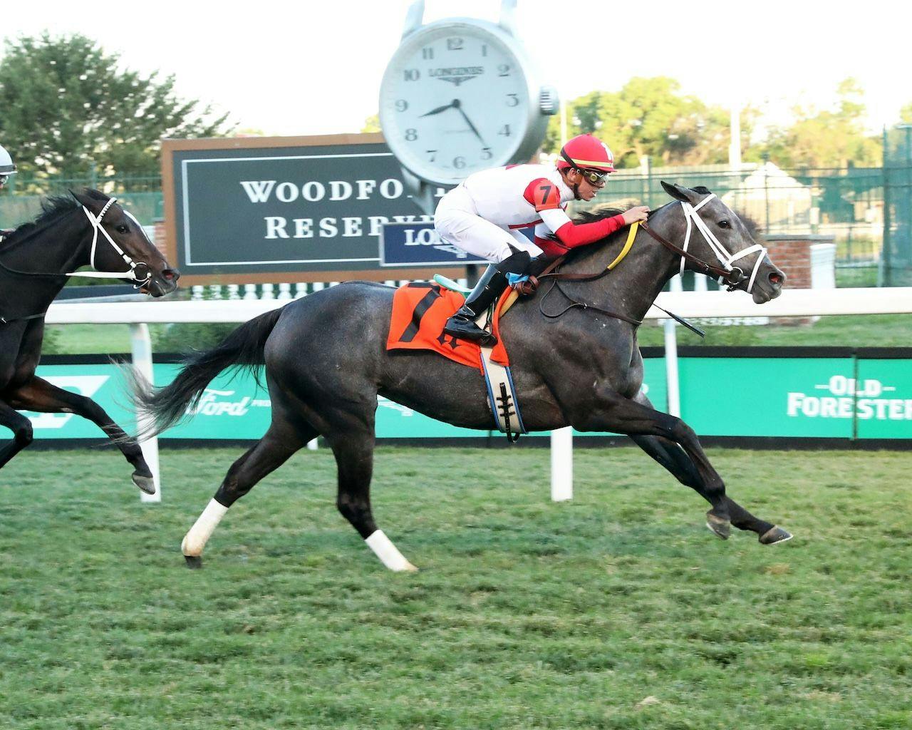 Movin' On Up wins at Churchill Downs. 