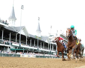 Mystik Dan wins the Blame at Churchill Downs. 