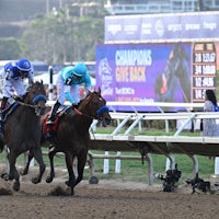 Nysos (outside) winning the Breeders' Cup Dirt Mile (G1) at Del Mar
