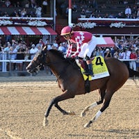 Nitrogen wins the Alabama at Saratoga.