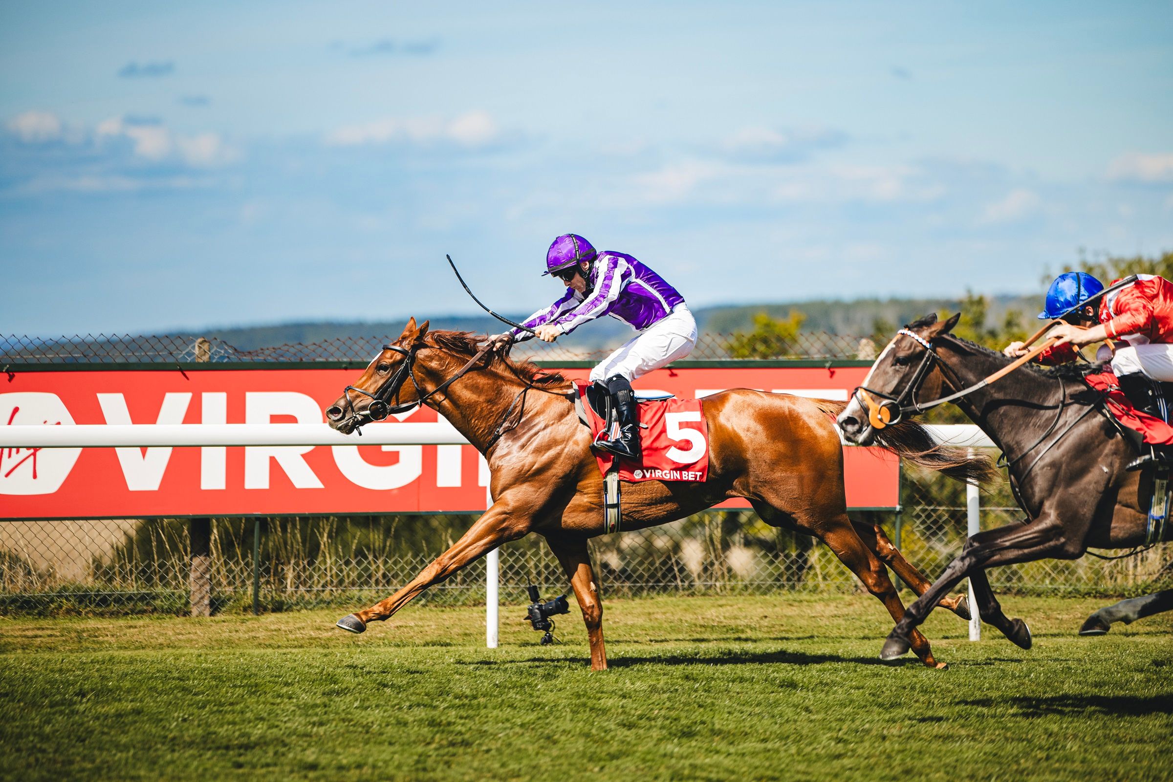 Precise captures the Prestige (G3) at Goodwood