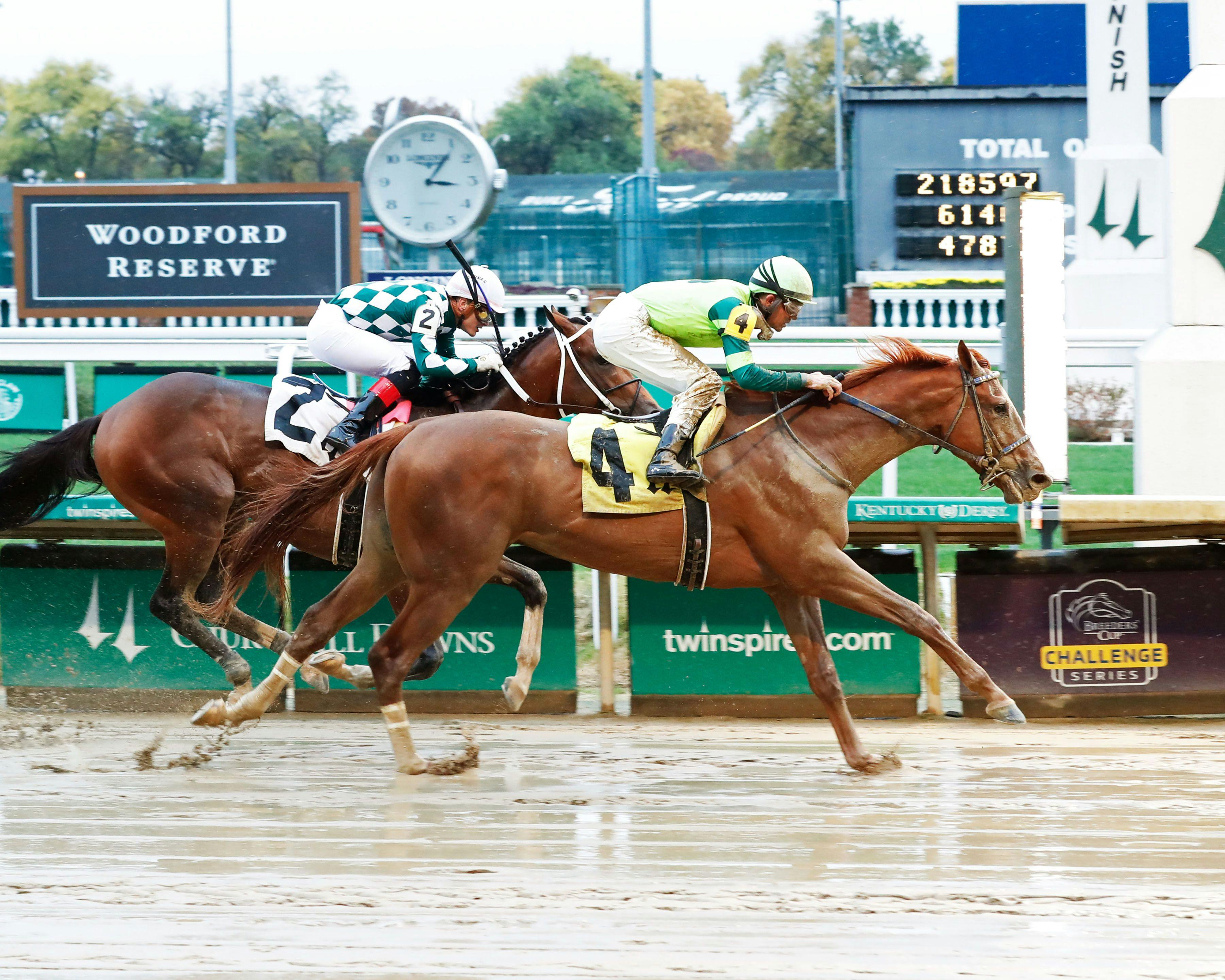 Real Men Violin breaking his maiden at Churchill Downs (Photo by Coady Photography)