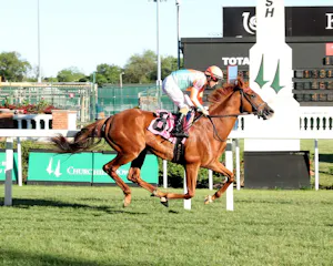 Soleil Volant wins at Churchill Downs.
