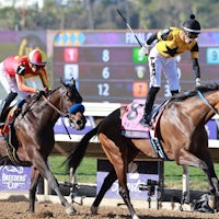 Super Corredora upsets the Breeders' Cup Juvenile Fillies (G1) at Del Mar