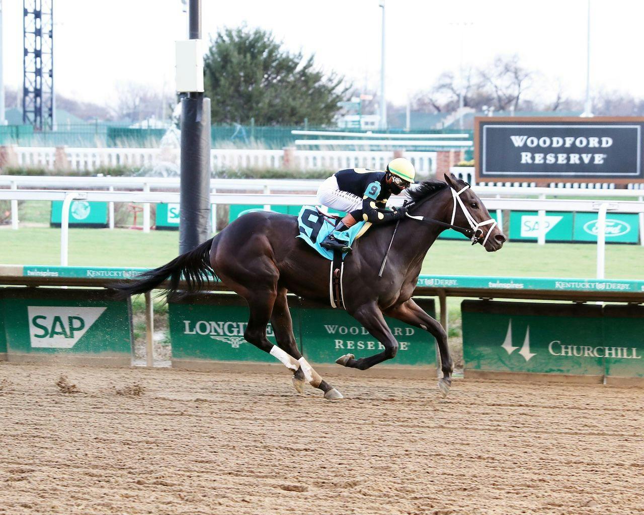 Sharp Swinger wins at Churchill Downs.
