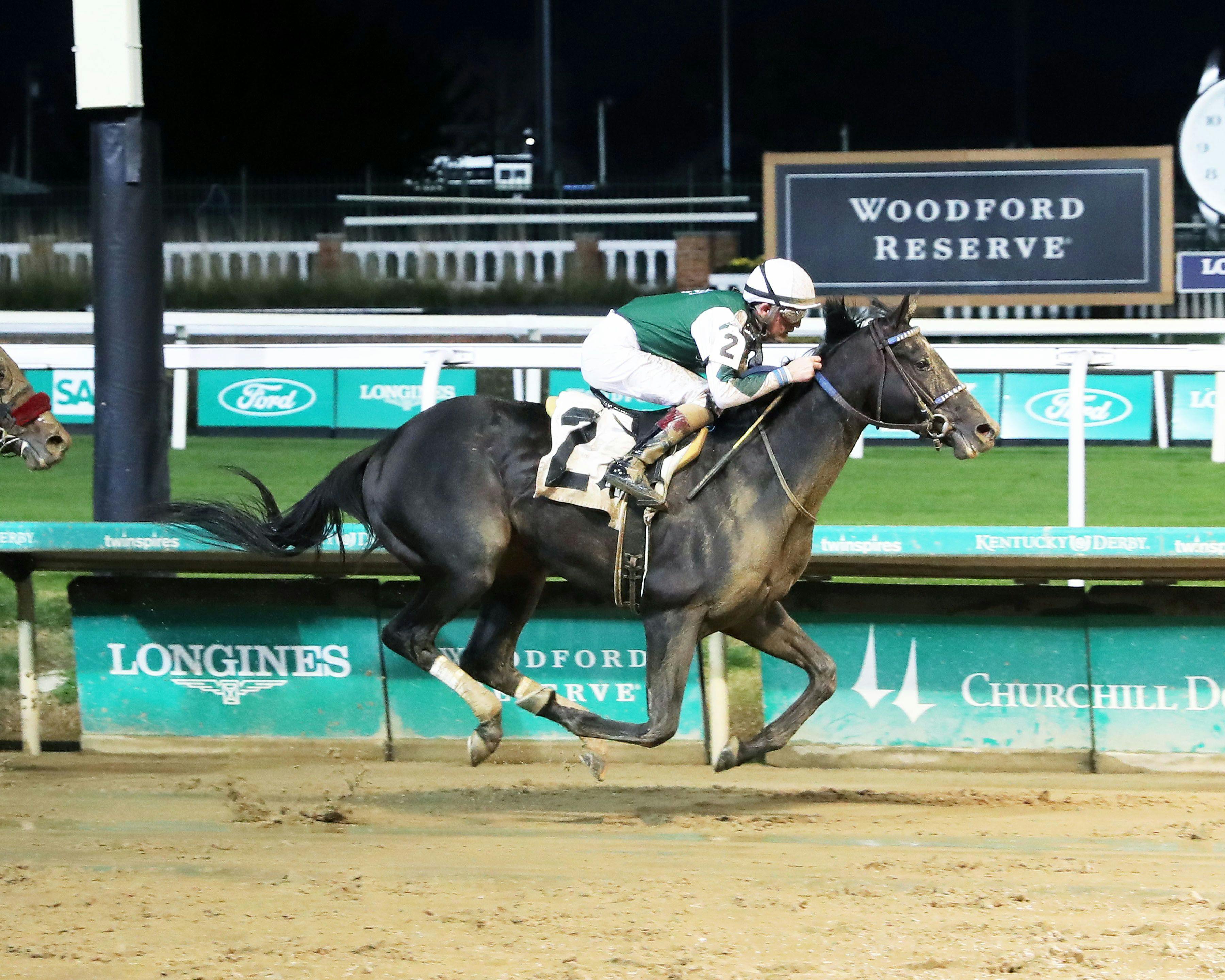 Sleepingonfreedom wins at Churchill Downs. 