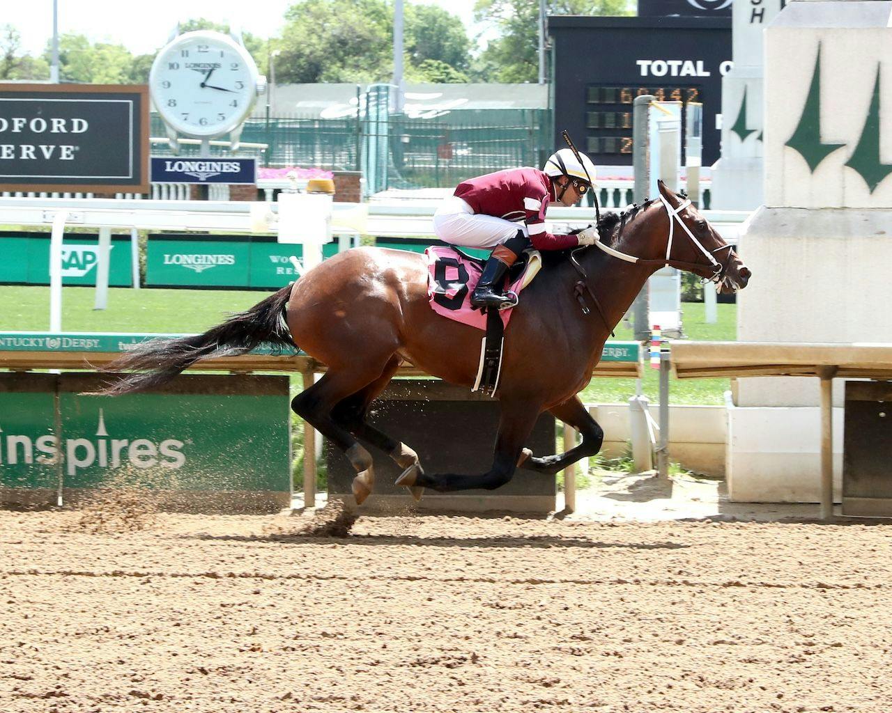 Spice Runner wins at Churchill Downs.