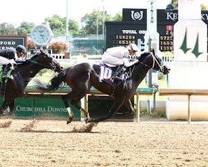 Star of Wonder wins at Churchill Downs. 