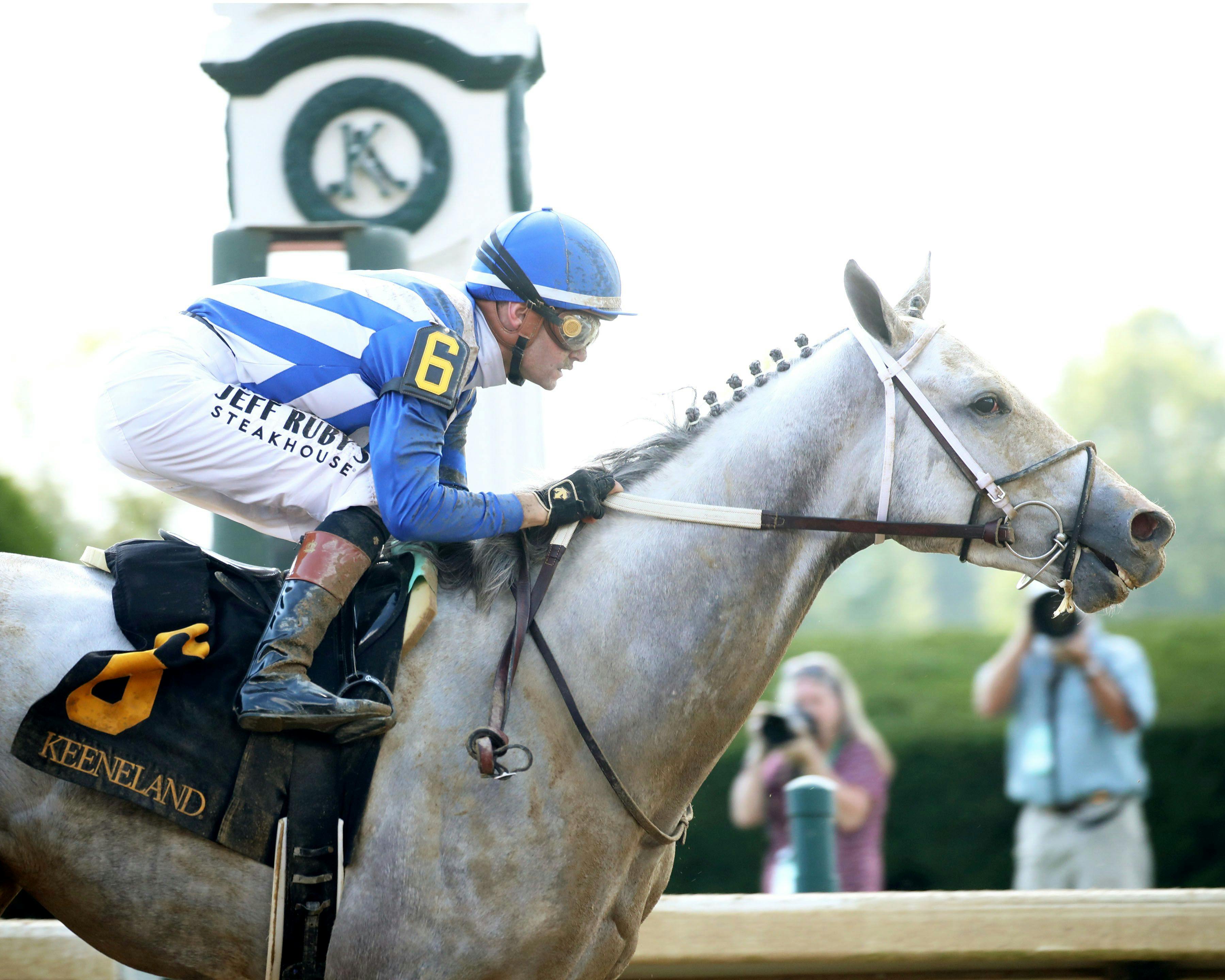 Tap Into This wins at Keeneland. 