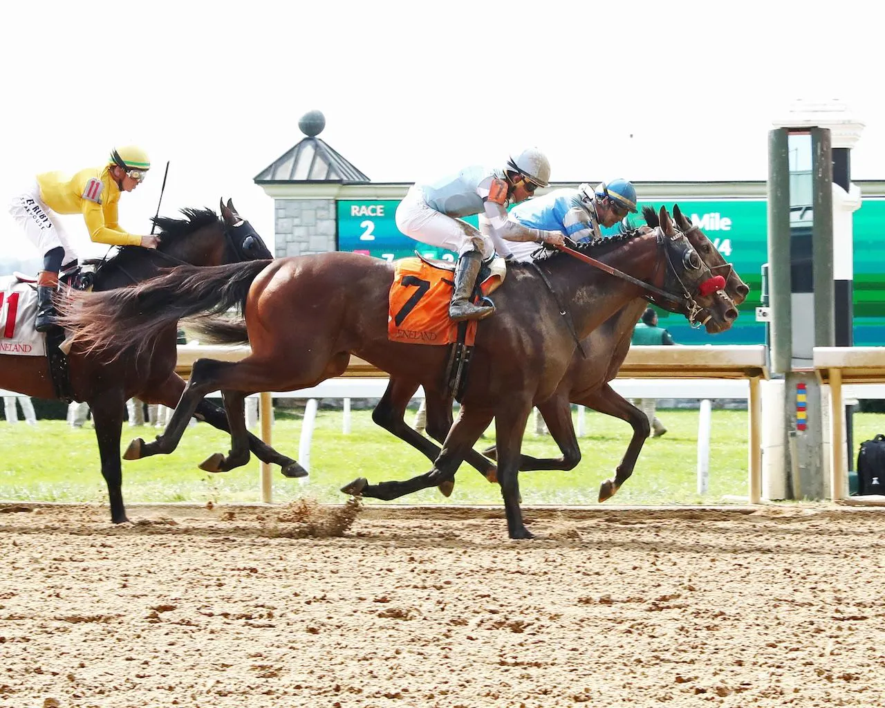 Vitruvian Man wins at Keeneland.