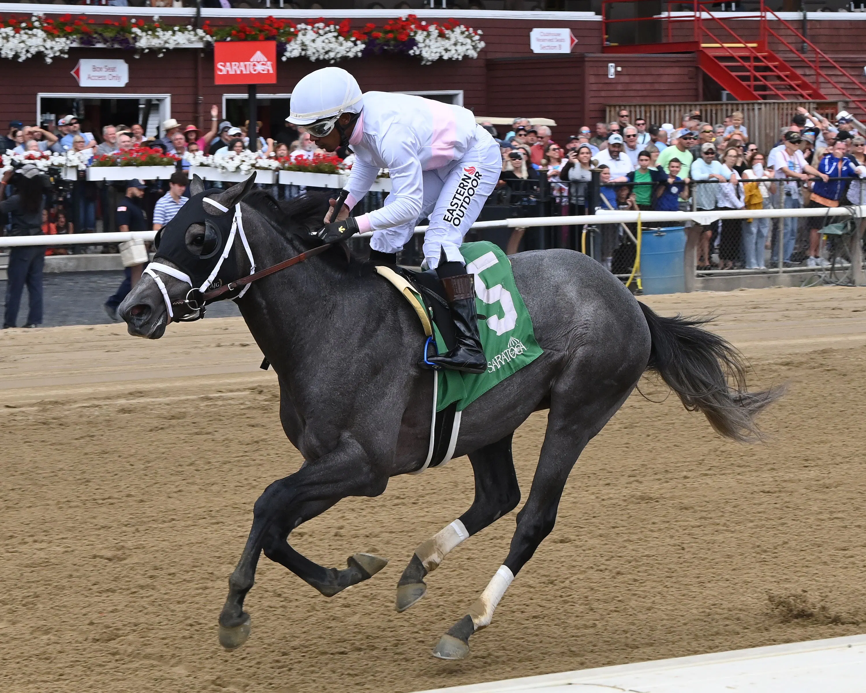 Monorinconvience wins the Funny Cide at Saratoga.