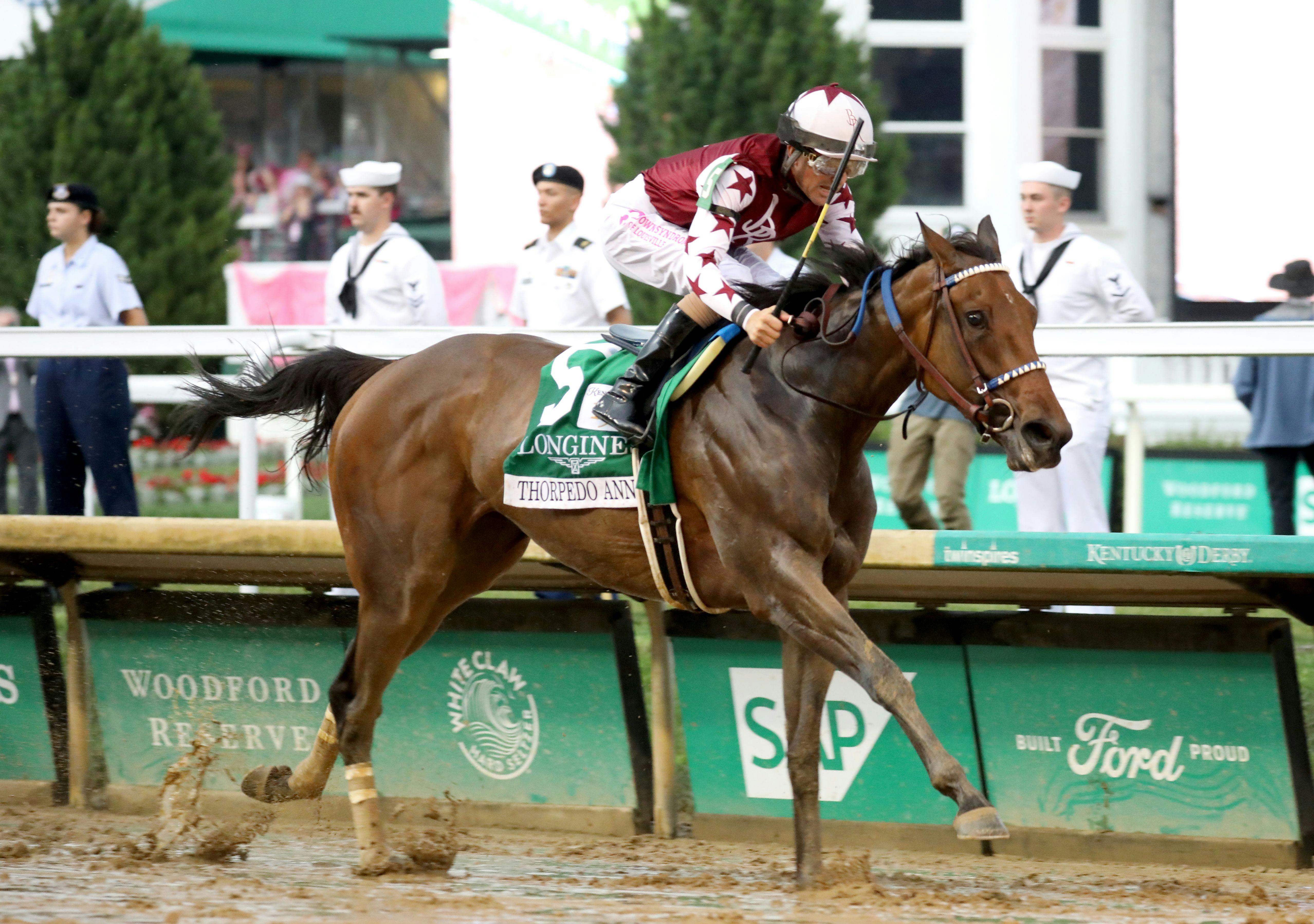 Thorpedo Anna wins the Kentucky Oaks (Photo by Rickelle Nelson/Horsephotos.com)